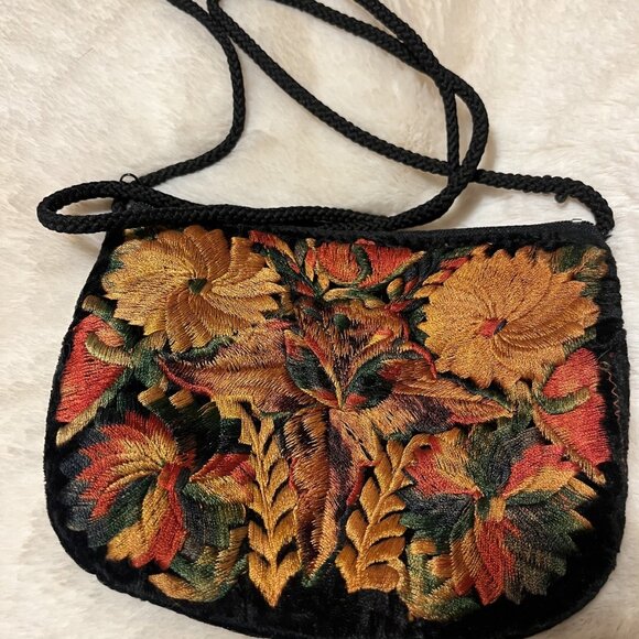 Not sure Size OS Vintage Floral Embroidered Velvet Crossbody Bag with Black Brai - Picture 1 of 3